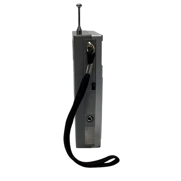 Vintage Radio Shack Realistic 12-719 AM/FM Portable Radio - Picture 5 of 6